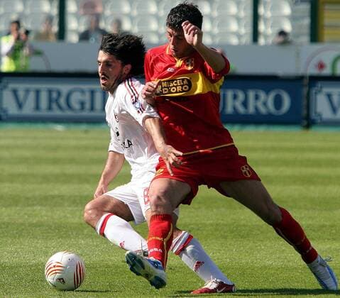 Gennaro Gattuso (Milan, li.) im Zweikampf -  Fußball Herren Serie A 2005 2006, 1. Italienische Liga, FC Messina - AC Mailand 1:3 Gruppe Messina