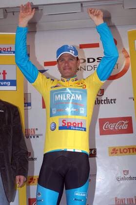 Siegerehrung - 4. Etappe der Niedersachsenrundfahrt von Rheda-Wiedenbrück nach Duderstadt, Etappensieger Alessandro Petacchi (Italien Milram) jubelt Radsport Herren Oddset Rundfahrt 2006, Niedersachsenrundfahrt, Niedersachsen, Straßenradsport, Straße, Rad, Einzelbild 4. Etappe: Rheda-Wiedenbrück - Duderstadt Freude,