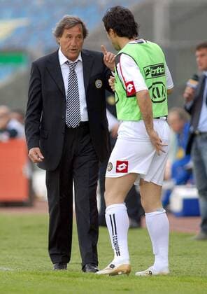 Trainer Giovanni Galeone (li.) gibt Valerio Bertotto (beide Udine) letzte Anweisungen vor dessen Einwechslung -  Fußball Herren Serie A 2005 2006, 1. Italienische Liga, Udinese Calcio, Vdig Gruppe Udine