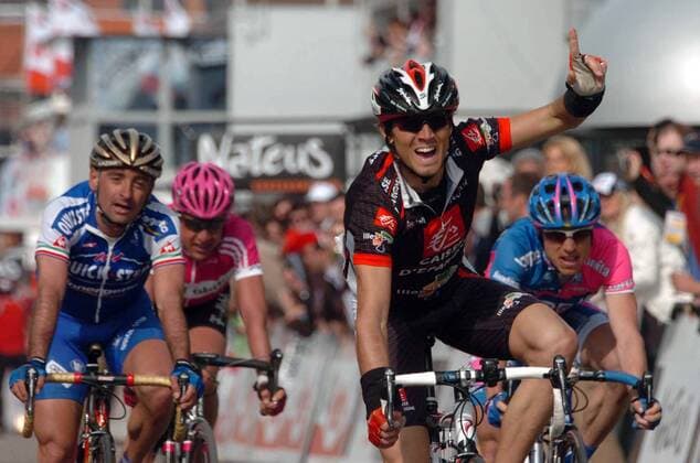 Alejandro Valverde (Mitte, Spanien Caisse d Epargne - Illes Balears) gewinnt Lüttich Bastogne Lüttich 2006 vor Paolo Bettini (li., Quick Step Innergetic) und Damiano Cunego (re., beide Italien Lampre) -  Radsport Herren Lüttich Bastogne Lüttich 2006, ProTour, Straßenradsport, Straße, Rad, Vdig Gruppe Freude,