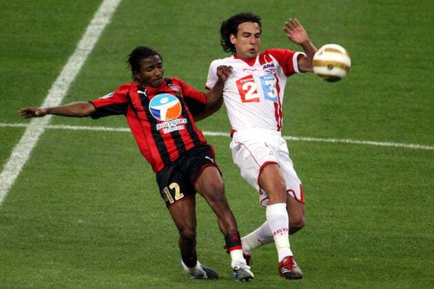 Pascal Berenguer (Nancy, re.) gegen Bakary Kone (Nizza) -  (pan13785) Fußball Herren Coupe de la Ligue 2005 2006, Französischer Ligapokal, Finale, Endspiel, 1. Französische Liga Gruppe Ligapokalendspiel, Ligapokalfinale Paris Dynamik,  