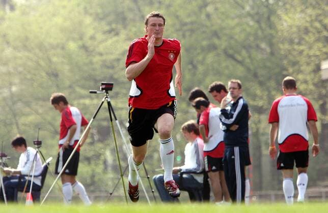 Robert Huth (Deutschland) während eines Sprinttests anlässlich des DFB Leistungstests in Düsseldorf Fußball Herren Nationalmannschaft 2006, Nationalteam, Vorbereitung, Training, Leistungstest, Leistungsdiagnostik Einzelbild Düsseldorf