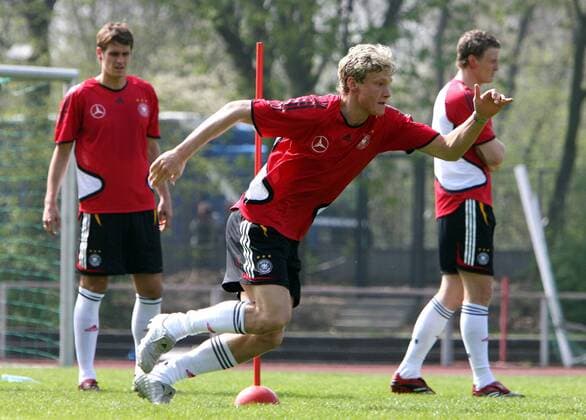 Marcell Jansen (Deutschland) während eines Sprinttests anlässlich des DFB Leistungstests in Düsseldorf Fußball Herren Nationalmannschaft 2006, Nationalteam, Vorbereitung, Training, Leistungstest, Leistungsdiagnostik Einzelbild Düsseldorf
