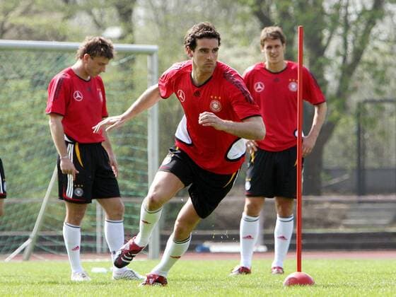 Christoph Metzelder (Deutschland) während eines Sprinttests anlässlich des DFB Leistungstests in Düsseldorf Fußball Herren Nationalmannschaft 2006, Nationalteam, Vorbereitung, Training, Leistungstest, Leistungsdiagnostik Einzelbild Düsseldorf Dynamik,