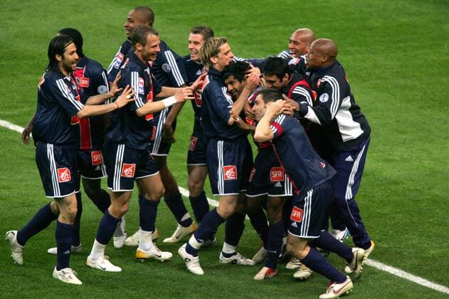 Paris St. Germain - Französischer Pokalsieger 2006, u.a. mit Vikash Dhorasoo (5.v.re.), Pauleta (vorn re.), Jerome Rothen (Mitte) -  (pan13865) Fußball Herren Coupe de France 2005 2006, Französischer Pokal, Pokalspiel, Finale, Endspiel, Pokalfinale Gruppe Paris Freude,  