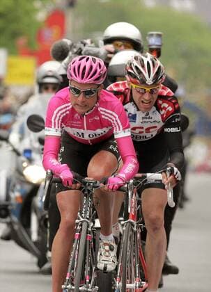 Patrik Sinkewitz (T Mobile, li.) vor Jens Voigt (beide Deutschland CSC) Radsport Herren Rund um den Henninger Turm 2006, Straßenradsport, Rad, Straße, Gruppe Frankfurt M. Anstrengung,