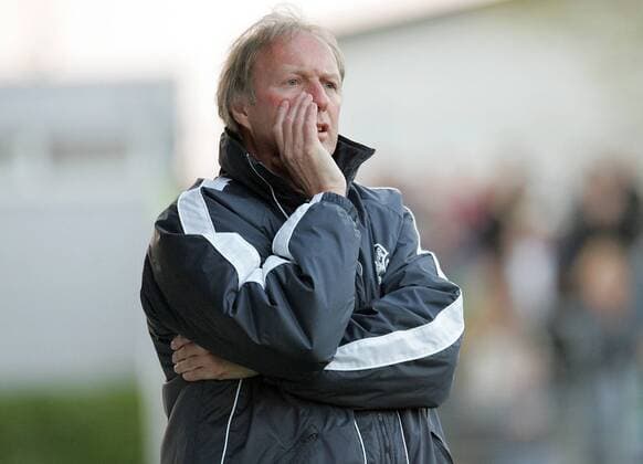 Fußball, Trainerhistorie FC 08 Homburg von 1957 bis heute Trainer Gerd Warken (Homburg) gibt Anweisungen Fußball Herren Oberliga Südwest Saison 2005 2006 FC Homburg Einzelbild Pirmasens
