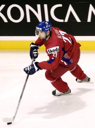 Jan Hlavac (Tschechien) am Puck Eishockey WM Herren IIHF Weltmeisterschaft 2006, Nationalmannschaft, Nationalteam, Nationaltrikot, Länderspiel Einzelbild Riga