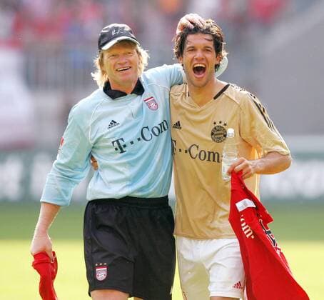 Torwart Oliver Kahn (li.) und Michael Ballack (beide Bayern) freuen sich über die deutsche Meisterschaft 2005 2006 Fußball 1. BL Herren Saison 2005 2006, FC Bayern München, Deutscher Meister, Deutsche Meisterschaft, Meisterfeier, Feier Gruppe Meisterjubel Kaiserslautern Harmonie, Freude,