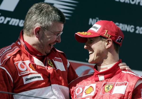 Technikdirektor Ross Brawn (England, re.) gratuliert seinem Schützling Michael Schumacher (Deutschland beide Ferrari) zum Sieg beim GP von Europa 2006 Motorsport Grand Prix Herren Großer Preis von Europa 2006, Formel 1 Weltmeisterschaft, F1, F, GP, WM Gruppe Nürburgring Nürburg Freude,