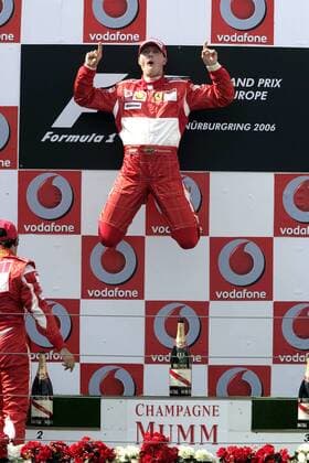Sieger Michael Schumacher (Deutschland Ferrari) - Freudensprung bei der Siegerehrung des GP von Europa 2006 Motorsport Grand Prix Herren Großer Preis von Europa 2006, Formel 1 Weltmeisterschaft, F1, F, GP, WM Einzelbild Nürburgring Nürburg Höhe, Begeisterung, Freude,