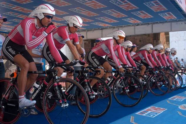 T Mobile startet zum Mannschaftszeitfahren, 2.v.li. Jan Ullrich (Deutschland) -  Radsport Herren 89. Giro dItalia 2006, d Italia, ProTour, Straßenradsport, Straße, Rad, Zeitfahren Gruppe 5. Etappe: Piacenza - Cremona