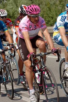 Serhiy Honchar (Ukraine T Mobile) im Rosa Trikot des Gesamtführenden -  Radsport Herren 89. Giro d Italia 2006, DItalia, ProTour, Straßenradsport, Straße, Rad, Vdig Einzelbild 6. Etappe: Busseto - Forli