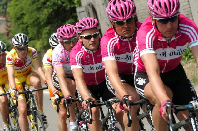 Tempoarbeit durch T Mobile v.re.: Andre Korff, Jan Ullrich, Matthias Kessler (alle Deutschland) und Serhiy Honchar (Ukraine) im Rosa Trikot des Gesamtführenden -  Radsport Herren 89. Giro d Italia 2006, DItalia, ProTour, Straßenradsport, Straße, Rad, Vdig Gruppe 6. Etappe: Busseto - Forli