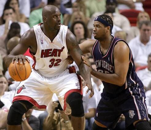 Shaquille O Neal (Miami Heat, li.) gegen Jason Collins (New Jersey Nets) - (Icon78954362) Basketball Herren NBA 2005 2006, Miami Heat - New Jersey Nets 111:89 Gruppe Miami EDITORIAL USE ONLY