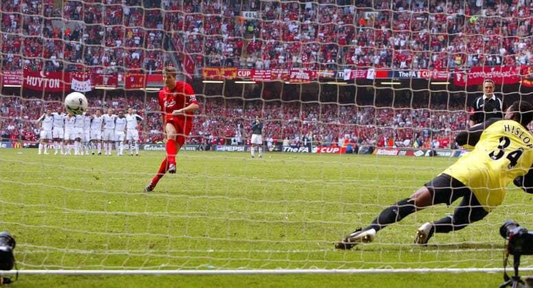 Torwart Shaka Hislop (West Ham) ist ohne Chance beim Elfmeter von Steven Gerrard (Liverpool) -  Fußball Herren English FA Cup 2005 2006, Englischer Pokal, Pokalspiel, FC Liverpool - West Ham United 6:4 n.E. Gruppe Pokalfinale, Pokalendspiel Cardiff, 1. Englische Liga