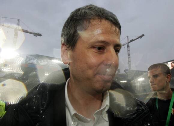 Trainer Lucien Favre (FC Zürich) jubelt über den Gewinn der Schweizer Meisterschaft -  Fußball Herren Super League 2005 2006, Nationalliga A, NLA, 1. Schweizer Liga Porträt Basel Freude,