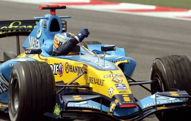 Sieger Fernando Alonso (Spanien Renault) jubelt im Cockpit seines Boliden Motorsport Grand Prix Herren Großer Preis von Spanien 2006, Formel 1 Weltmeisterschaft, F1, F, GP, WM Einzelbild Barcelona Freude,