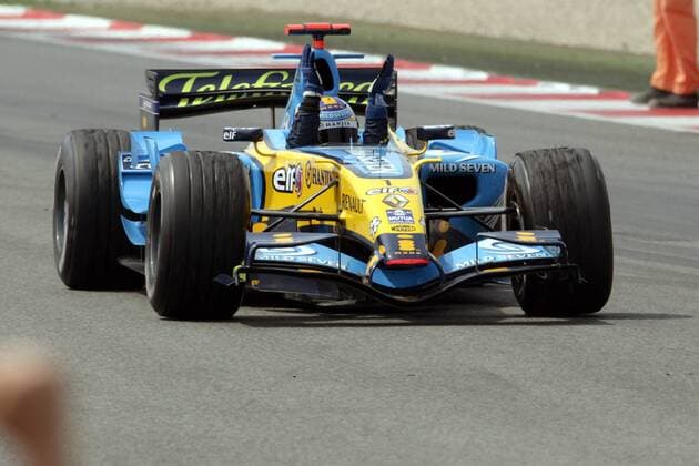 Sieger Fernando Alonso (Spanien Renault) jubelt im Cockpit seines Boliden Motorsport Grand Prix Herren Großer Preis von Spanien 2006, Formel 1 Weltmeisterschaft, F1, F, GP, WM Einzelbild Barcelona Freude,