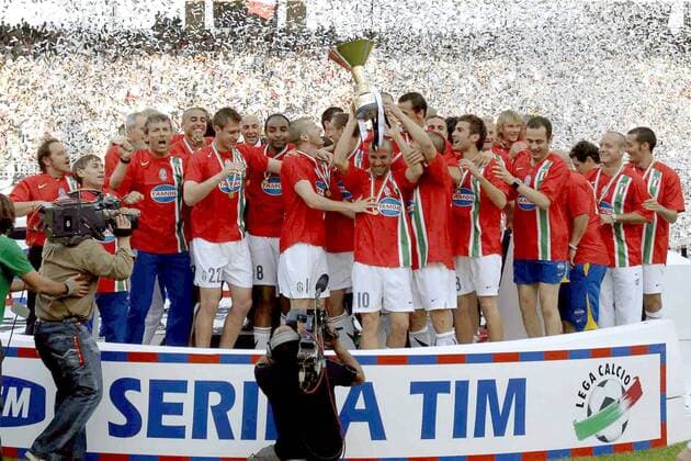Juventus Turin feiert ausgelassen den Gewinn der italienischen Meisterschaft 2005 2006 - Fußball Herren Serie A 2005 2006, 1. Italienische Liga, Juventus Turin, Juve, Italienischer Meister, Meisterschaft Totale Scudetto Reggina Begeisterung, Freude,