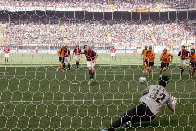 Kaka (Milan) erzielt per Elfmeter das 1:0 gegen Torwart Doni (Roma) - Fußball Herren Serie A 2005 2006, 1. Italienische Liga, AC Mailand - AS Rom 2:1 Totale Mailand Dynamik,