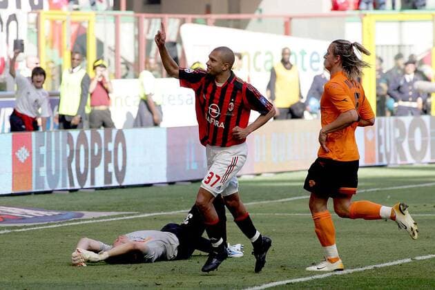 Marcio Amoroso (Milan) - Torjubel, Torwart Doni und Philippe Mexes (beide Roma) sind enttäuscht - Fußball Herren Serie A 2005 2006, 1. Italienische Liga, AC Mailand - AS Rom 2:1 Gruppe Mailand Dynamik, Freude,