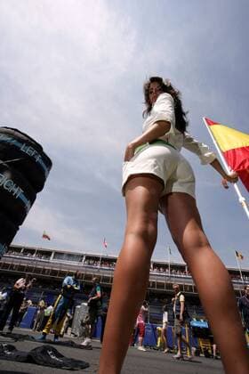 Langbeiniges Gridgirl Motorsport Grand Prix Herren Großer Preis von Spanien 2006, Formel 1 Weltmeisterschaft, F1, F, GP, WM, Einzelbild Barcelona Sinnlichkeit,