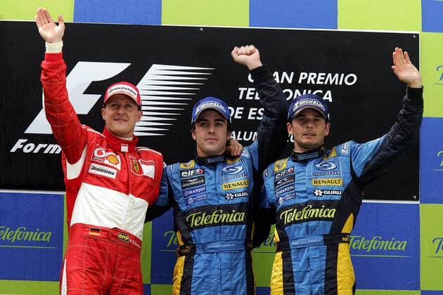 Siegerehrung GP Spanien 2006 - v.li.: Michael Schumacher (Deutschland Ferrari), Sieger Fernando Alonso (Spanien) und Giancarlo Fisichella (Italien beide Renault) Motorsport WM Herren Großer Preis von Spanien 2006, Formel 1 Weltmeisterschaft, F1, F, GP, WM, Gruppe Circuit de Catalunya Barcelona Freude,
