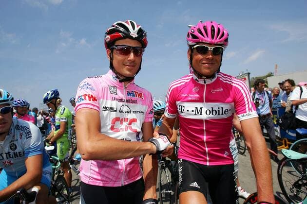 Ivan Basso (Italien CSC, li.) und Jan Ullrich (Deutschland T Mobile) - Shakehands -  Radsport Herren 89. Giro dItalia 2006, d Italia, ProTour, Straßenradsport, Straße, Rad Gruppe 12. Etappe: Livorno - Sestri Levante Harmonie,