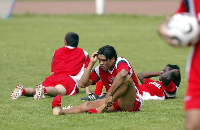 Walter Centeno (Costa Rica) dehnt sich Fußball WM Herren Nationalmannschaft 2006, Nationalteam, Vorbereitung, Trainingslager, Training, Vdig Gruppe Rust