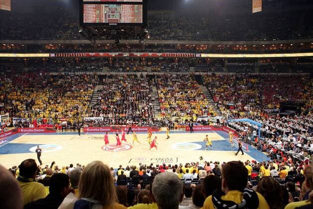 Endspiel der EuroLeague 2005 2006 zwischen Maccabi Elite Tel Aviv und ZSKA Moskau in der vollbesetzten Sazka Arena in Prag -  Basketball EC 1 Herren EuroLeague 2005 2006, Euro League, EuroLiga, Liga, Europaliga, Final Four, Top4, Top 4, Finalrunde Totale SazkaArena, Sazka Arena Prag