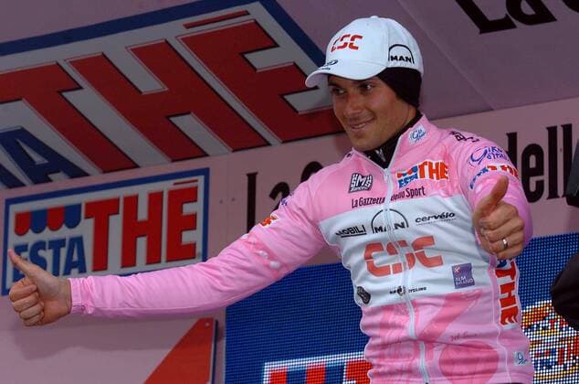 Ivan Basso (Italien CSC) jubelt während der Siegerehrung für das rosa Trikot -  Radsport Herren 89. Giro dItalia 2006, d Italia, ProTour, Straßenradsport, Straße, Rad Einzelbild 16. Etappe: Rovato - Trento Freude,
