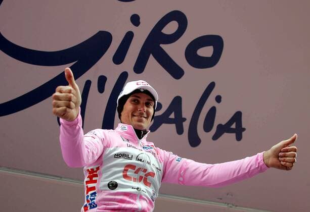 Ivan Basso (Italien CSC) beherrscht den Giro d Italia Radsport Herren 89. Giro dItalia 2006, d Italia, ProTour, Straßenradsport, Straße, Rad Einzelbild 16. Etappe: Rovato-Trento Freude,