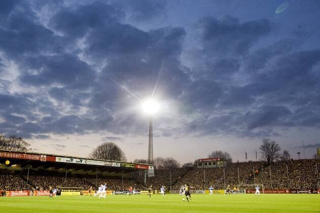 Fußball, Stadiongeschichte Alemannia Aachen Flutlichtspiel im ausverkauften Aachener Tivoli Fußball 2. BL Herren Saison 2005 2006, Alemannia Aachen - VfL Bochum 0:2, Zuschauerinteresse, Vdig Totale Tivoli Aachen