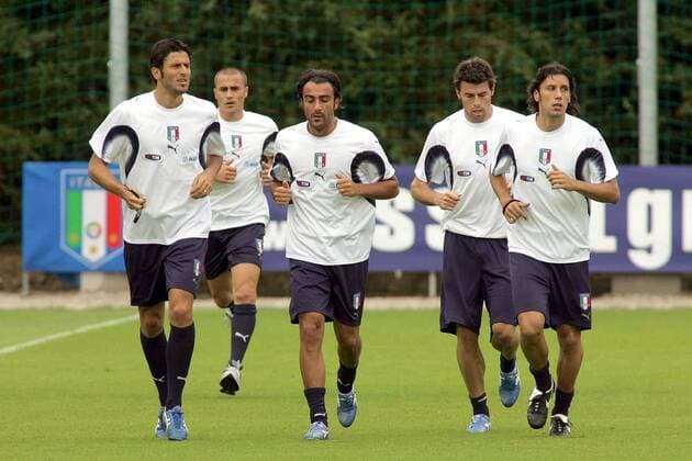 Lauftraining Italien, v.li.: Fabio Grosso, Fabio Cannavaro, Simone Barone, Andrea Barzagli, Cristian Zaccardo -  Fußball WM Herren Vorschau 2006, Nationalmannschaft, Nationalteam, Training, Trainingslager, Vorbereitung, Gruppe Florenz Coverciano