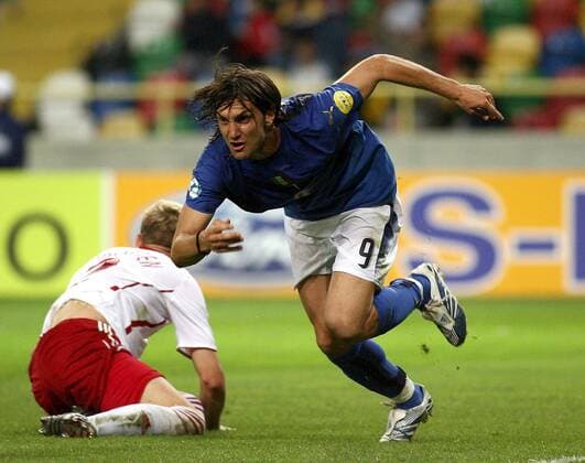 Rolando Bianchi (Italien U21) setzt sich durch -  Fußball EM Herren U 21 Europameisterschaft 2006, Länderspiel, Nationalmannschaft, Nationalteam, Gruppe B Einzelbild Aveiro Dynamik,