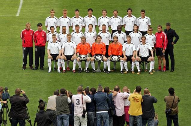 Großes Medieninteresse während der Vorstellung des deutschen WM Kaders Fußball WM Herren Nationalmannschaft 2006, Nationalteam, Nationaltrikot, Deutschland Totale Genf