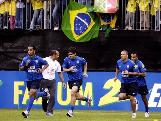 Lauftraining Brasilien, v.li.: Ronaldinho, Juninho, Ronaldo und Cafu Fußball Herren Nationalmannschaft 2006, Nationalteam, Trainingslager, Training, Vorbereitung Gruppe Weggis Dynamik,