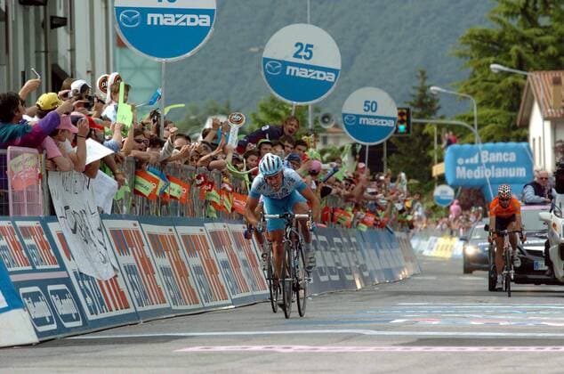 Stefan Schumacher (Deutschland Gerolsteiner) gewinnt die 18. Etappe im Zielsprint -  Radsport Herren Giro d Italia 2006, dItalia, ProTour, Straßenradsport, Straße, Rad, Totale 18. Etappe: Sillian - Gemona del Friuli Dynamik,