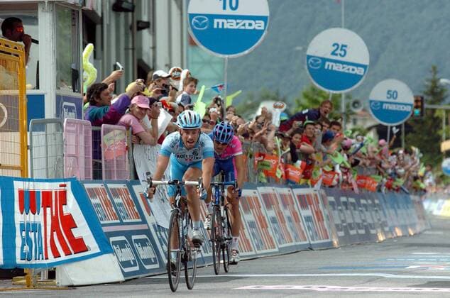Stefan Schumacher (Deutschland Gerolsteiner, li.) gewinnt die 18. Etappe des Giro d Italia 2006 -  Radsport Herren Giro d Italia 2006, dItalia, ProTour, Straßenradsport, Straße, Rad, Einzelbild 18. Etappe: Sillian - Gemona del Friuli
