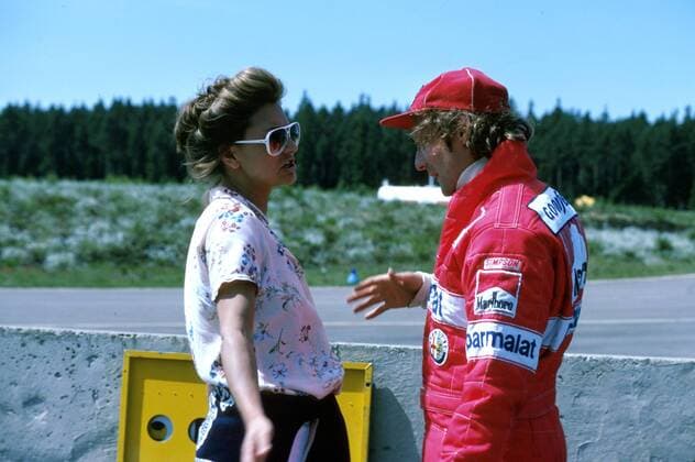 Motorsport, Formel 1, Ehefrauen der Ikonen - Archivbilder Niki Lauda (Österreich Brabham Alfa Romeo) im Gespräch mit seiner Frau Marlene Motorsport Grand Prix Herren Großer Preis von Schweden 1978, Formel 1 Weltmeisterschaft, F1, F, GP, WM Gruppe Anderstorp