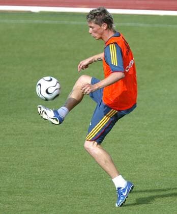 Fernando Torres (Spanien) - Ballannahme -  Fußball Herren Vorschau 2006, Nationalmannschaft, Nationalteam, Training, Trainingslager, Vorbereitung, Vdig Einzelbild Madrid