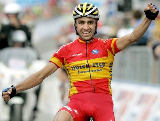 Juan Manuel Garate (Spanien Quick Step Innergetic) gewinnt die 19. Etappe der Giro dItalia 2006 Radsport Herren 89. Giro dItalia 2006, d Italia, ProTour, Straßenradsport, Straße, Rad Einzelbild 19. Etappe: Pordenone - Passo di San Pellegrino Freude,