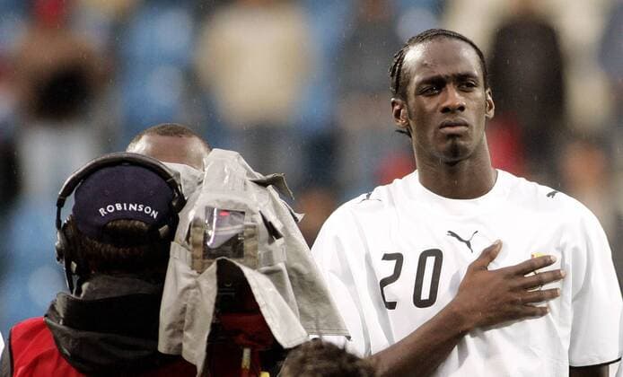 Otto Addo (Ghana) im Focus der Fernsehkamera Fußball Länderspiel Herren Vorschau Weltmeisterschaft 2006, Test, Testspiel, Nationalmannschaft, Nationalteam, Nationaltrikot Einzelbild Bochum Hymne, Nationalhymne
