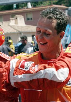 Michael Schumacher (Deutschland Ferrari, re.) freut sich über seine Pole Position beim GP von Monaco 2006 Motorsport Grand Prix Herren Großer Preis von Monaco 2006, Formel 1 Weltmeisterschaft, F1, F, GP, WM, Qualifying Einzelbild Circuit de Monaco Monte Carlo Freude,