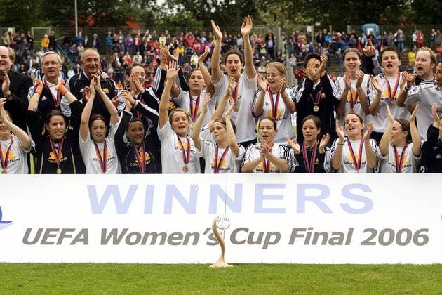 UEFA Cup Sieger 2005 2006: 1. FFC Frankfurt Fußball EC 3 Damen UEFA Cup 2005 2006, Europacup, Pokal, Europapokal, Finale, Endspiel, Frauen, Frauenfußball Totale Frankfurt M. Freude, Begeisterung,