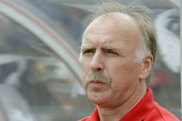 Trainer Klaus Scheer (Eschborn) nachdenklich Fußball Herren Regionalliga Süd 2005 2006, 3. Liga, FC Eschborn Porträt Augsburg Nachdenklichkeit,