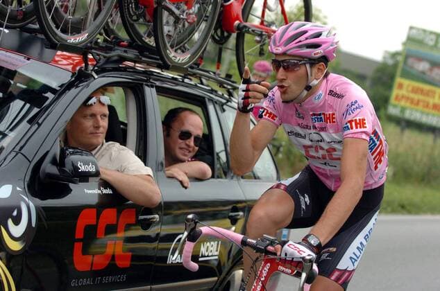 Ivan Basso (Italien) im Gespräch mit Teamchef Bjarne Riis (Dänemark beide CSC, li.) -  Radsport Herren 89. Giro dItalia, d Italia, ProTour, Straßenradsport, Straße, Rad Gruppe 2006 21. Etappe: Ghisallo - Mailand