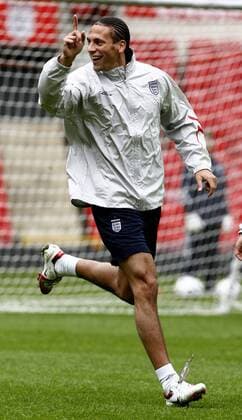 Rio Ferdinand (England) jubelt - EDITORIAL USE ONLY. No use with unauthorised audio, video, data, fixture lists, club league logos or live services. Online in-match use limited to 120 images, no video emulation. No use in betting, games or single club league player publications. Fußball WM Herren Vorschau Weltmeisterschaft 2006, Nationalmannschaft, Nationalteam, Vorbereitung, Training Einzelbild Manchester Freude