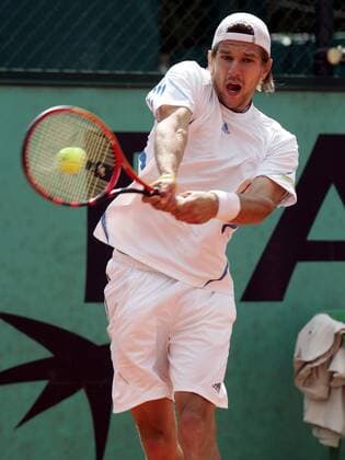 Jürgen Melzer (Österreich) - beidhändige Rückhand Tennis Herren French Open 2006, ATP Tour, Grand Slam, Einzelbild Roland Garros Paris Dynamik,